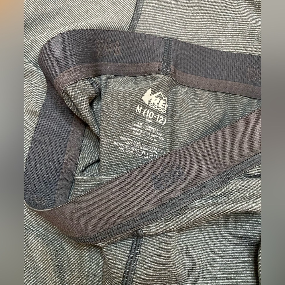 REI CO-OP Base layer set undergarment ski kids 10-12 med Excellent Condition! - Picture 4 of 4